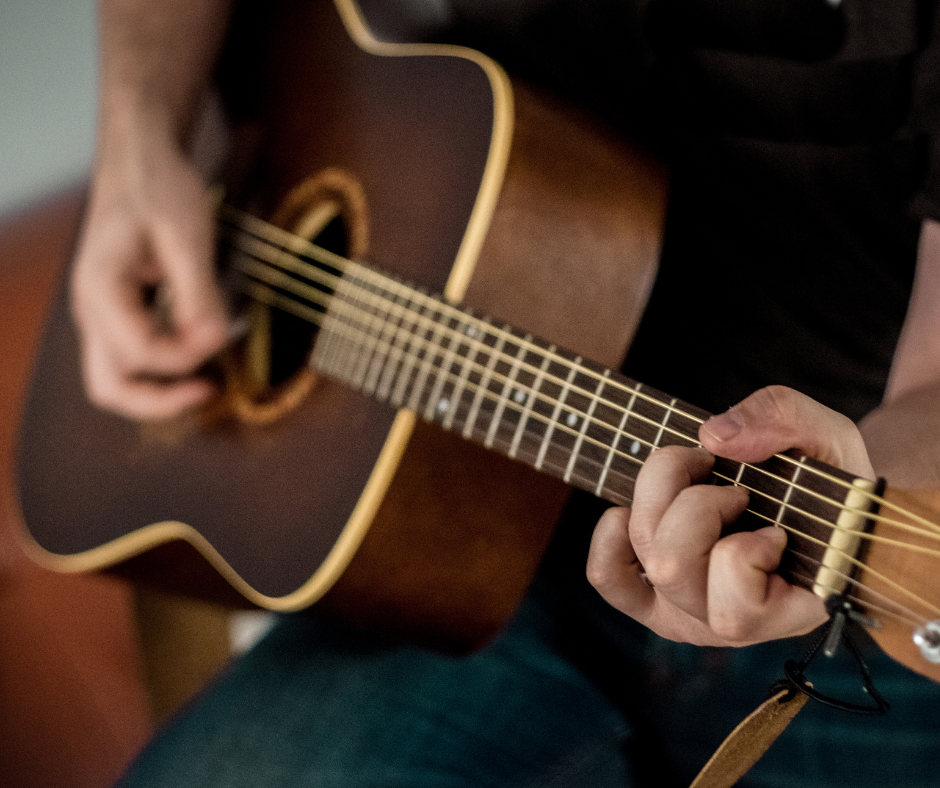 Delikatne bezowe wielkanocne zyczenia Wpis na Facebooku 1